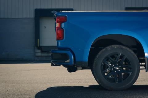 19-25 Silverado / Sierra 1500 4.8L/5.3L Single Exit Tunes &amp; Tip Muffler Replacement Exhaust Kit Violator Muffler Black Tip SGT32VB PYPES